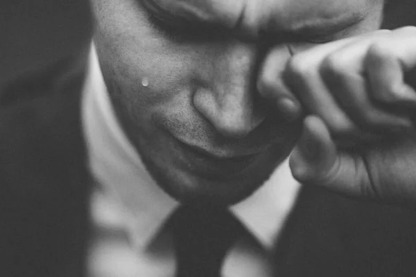 Чому нещирі сльози називають крокодилячими: звідки пішов цей вислів